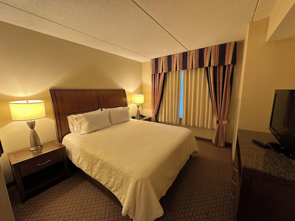 Arnot Grand Hotel & Suites