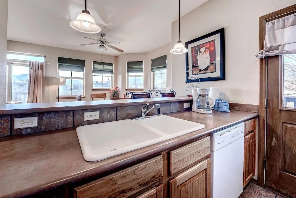 Tarn Landing C-19 1 Bedroom Condo by RedAwning