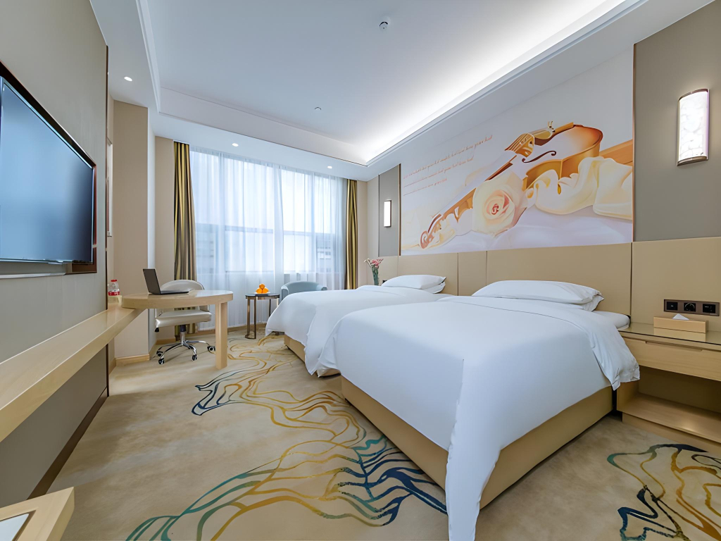 Vienna International Hotel (Huanggang Normal College Ruitian Plaza)