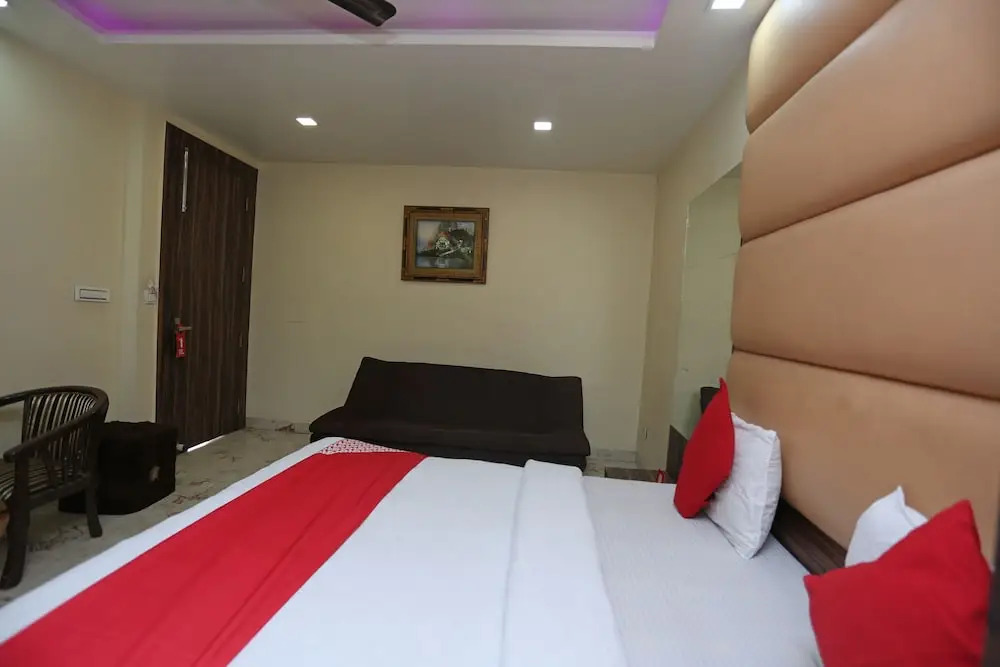 Hotel O Samrat
