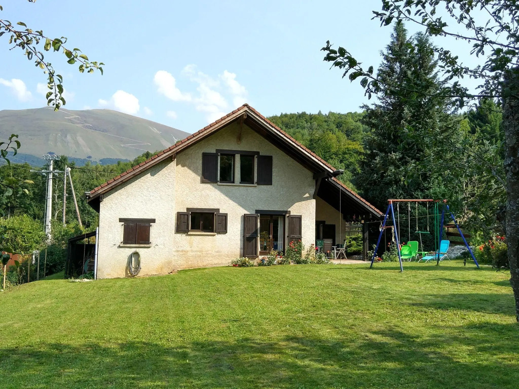 Appealing Chalet in St Jean de Vaux with Roofed Terrace