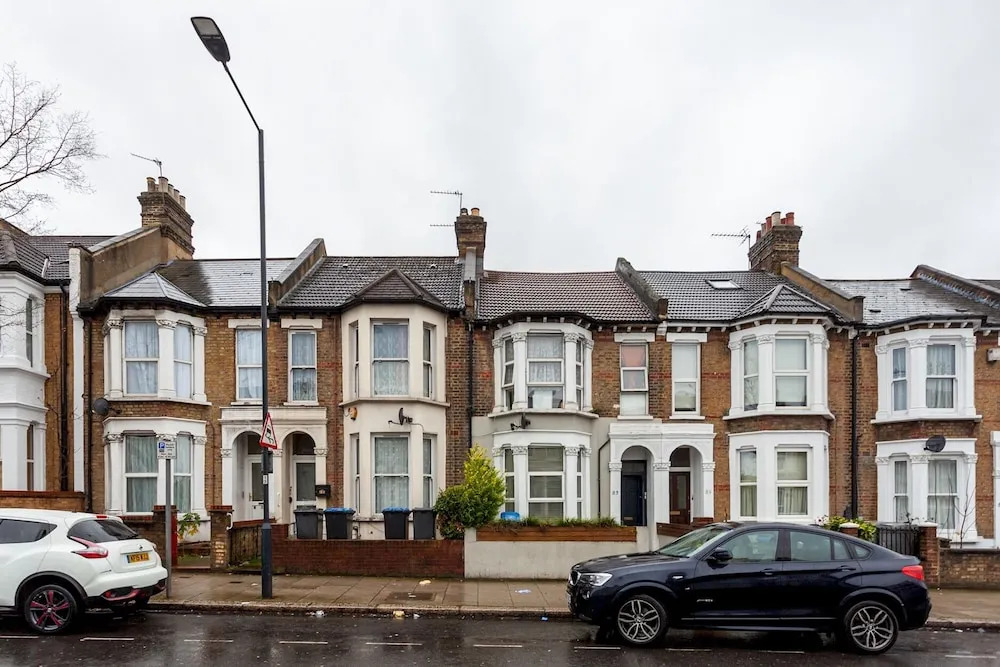 Stylish Manor Park Nest - AWX