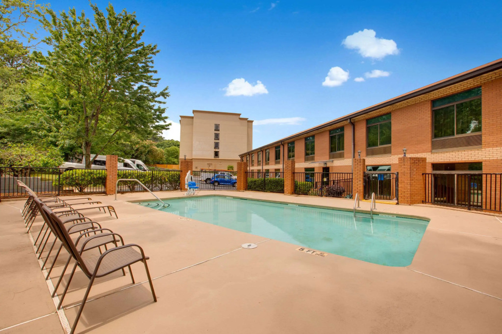 Clarion Pointe Atlanta Airport College Park