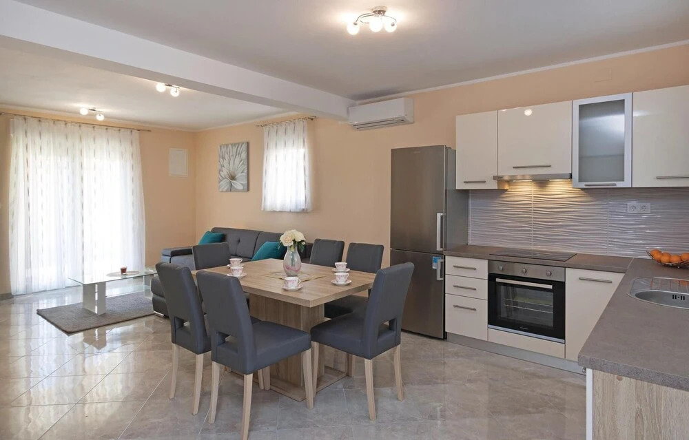 Four-Bedroom Holiday Home In Vodnjan