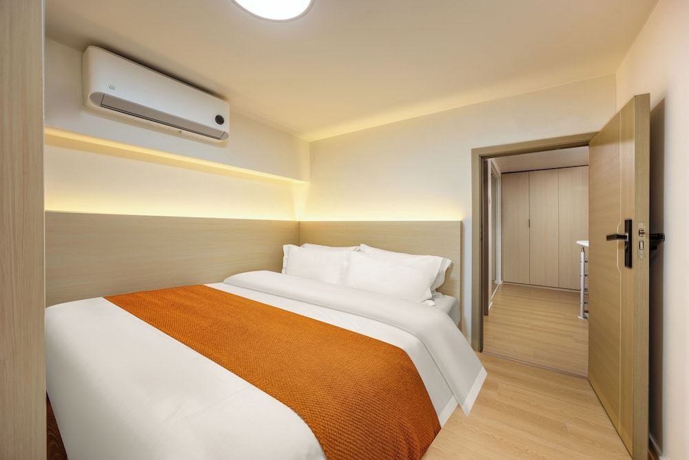 The HEJINN House Design Lofts & Suites-Chunxi Road T,aikoo Li Branch