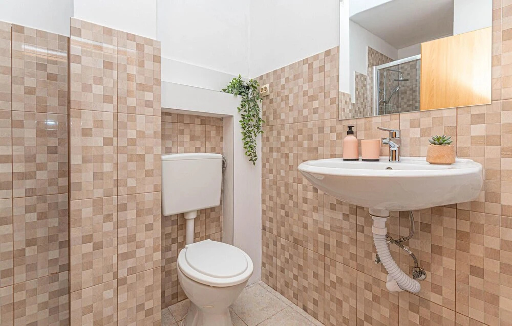 Amazing Home in Grebastica With Wifi and 4 Bedrooms