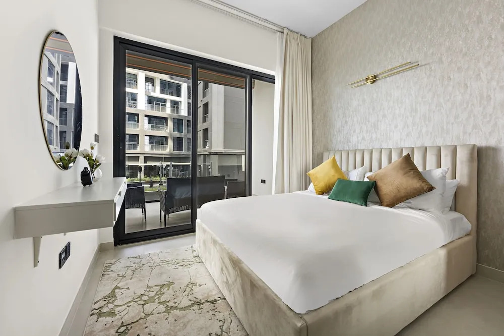 WelHome - Contemporary 1BR in Binghatti Canal & Burj Views