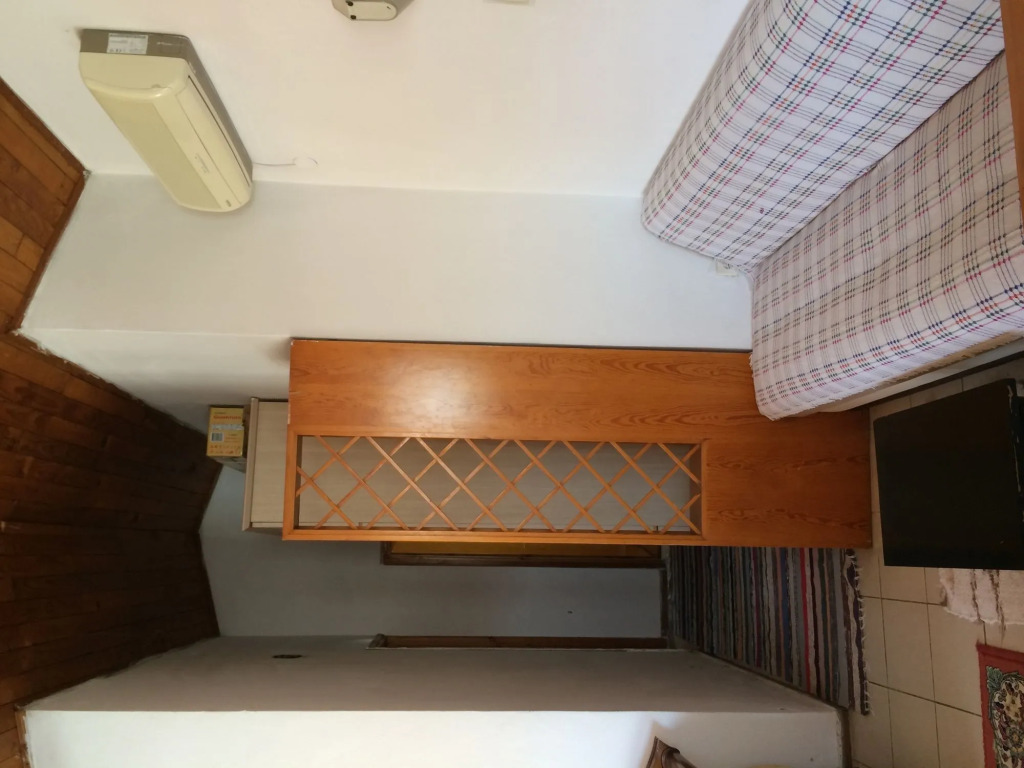Parmis Rooms