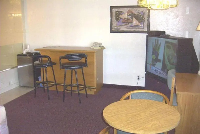 Red Carpet Inn Medford