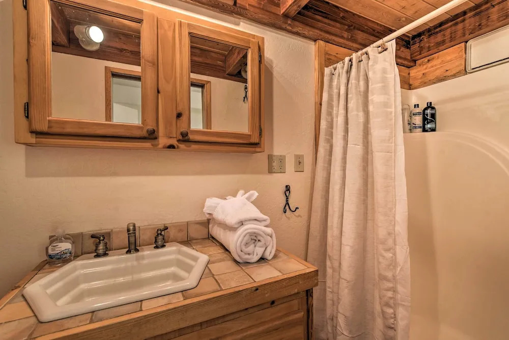 Flagstaff Home w/ On-site Trails, 3 Mi to Dtwn!