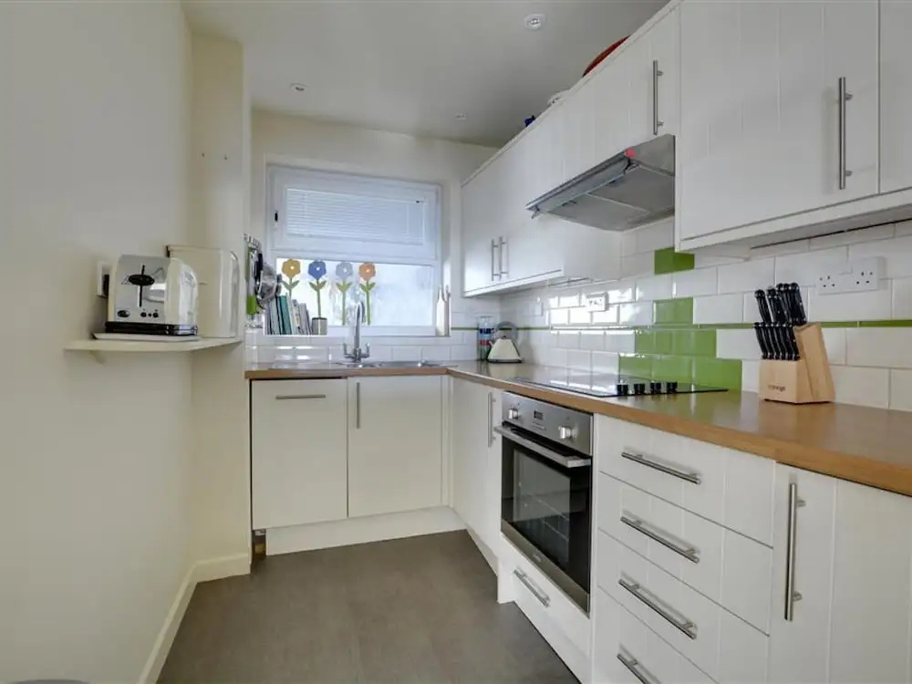 Beautiful Apartment With sea View and Balcony, Near Shops and Pubs