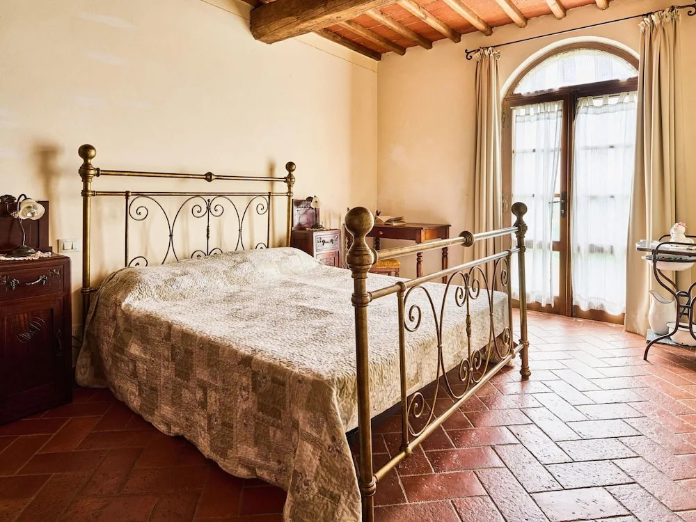 Farmhouse in Chianti With Pool and Garden