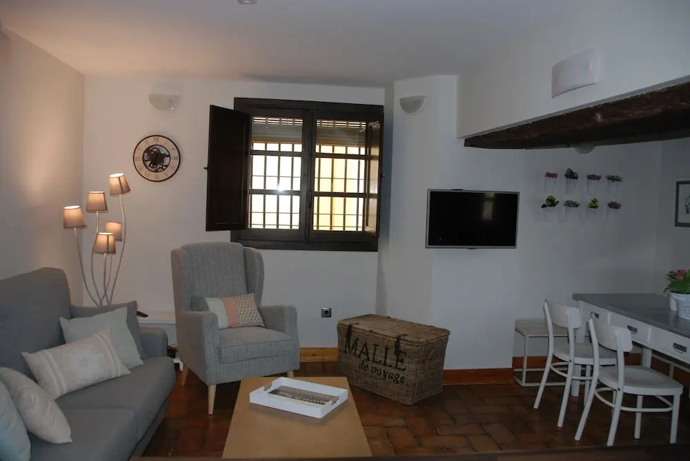 Aljara Corredera Apartment by JITKey