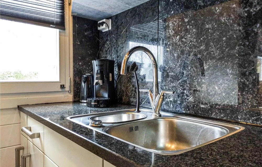 2 Bedroom Awesome Home In Heinkenszand