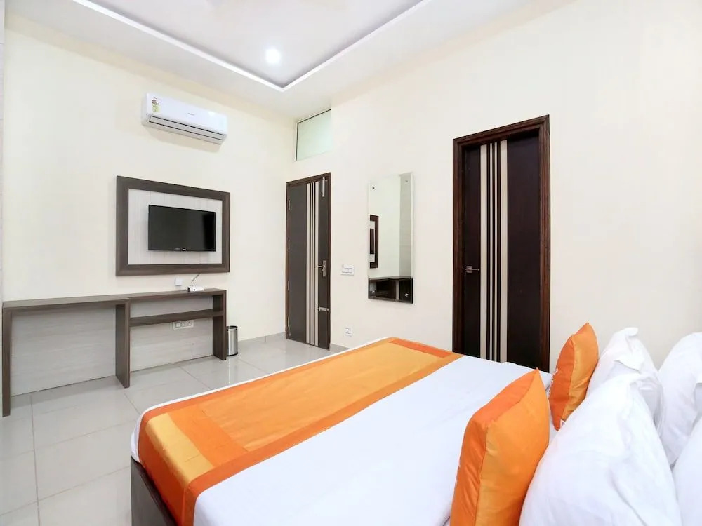 OYO 16443 Hotel Jb