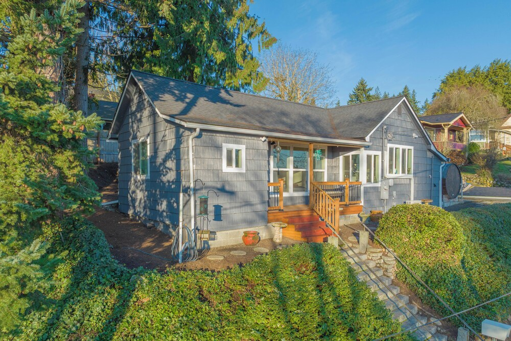 Walk to Shipyard: Bremerton Home w/ Patio!