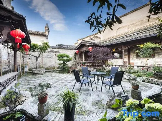 Yue Ji · See Bluestone · Century-old House · Original Qing Song style homestay