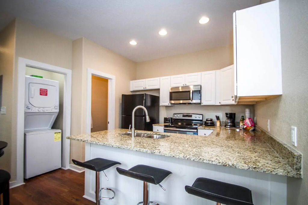 Hackberry St #B Renovated 2BR Near Downtown SA