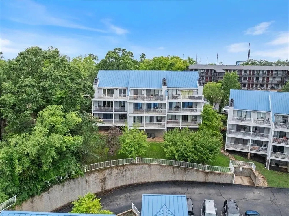 Cozy Pet-friendly Condo w/ Pool
