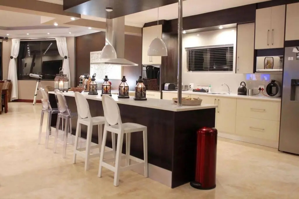 4 Bedroom Luxury Home with View of the Ocean and Table Mountain