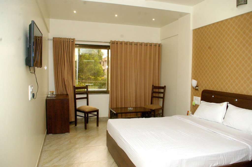 Hotel Gulmohar Pride