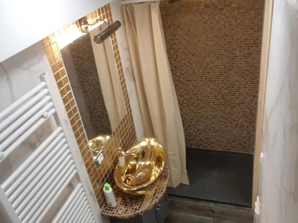golden place
