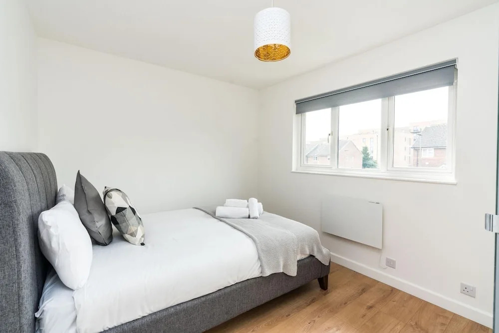 Sleek and Stylish 2BD Home with a Garden Anerley