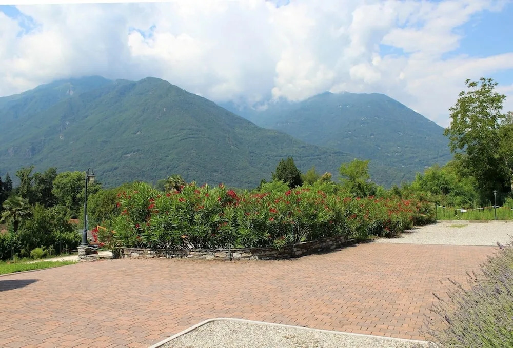 Oleandro 2 apartment in Mergozzo with pool