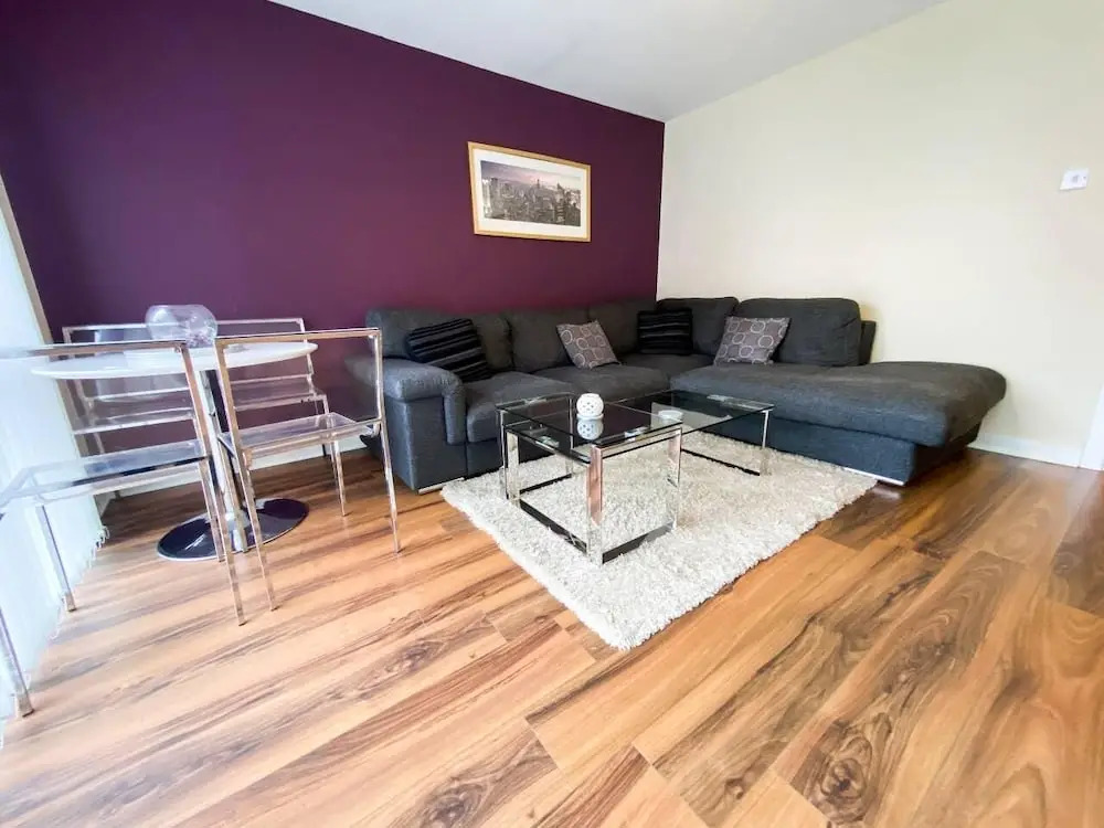 Glasgow Ellerslie Path 2bd Home - Parking