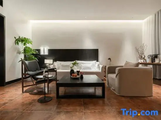 SFEEL Designer Hotel (Chongqing Nanbin Road Xiahaoli Store)