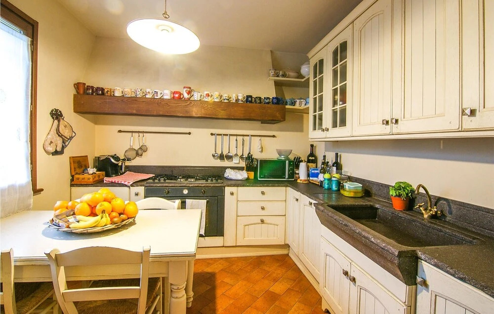 Stunning Home in Pietrasanta With Wifi, 3 Bedrooms and Outdoor Swimming Pool