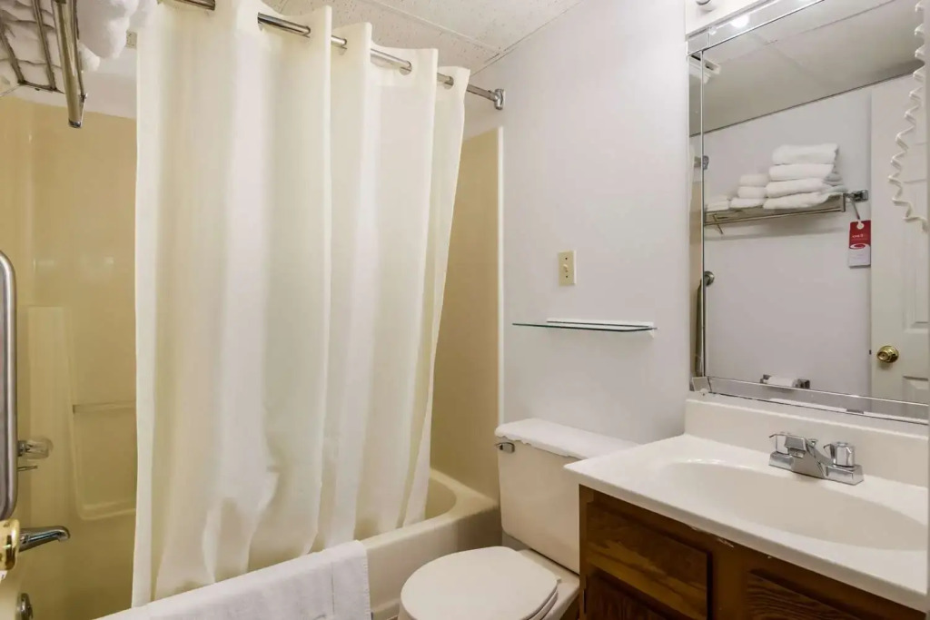 Econo Lodge Inn & Suites Lake Harmony - Pocono Mountains Area