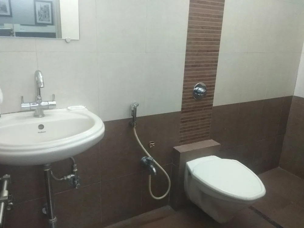 Jk Rooms 141 Peanut Nr Central Mall