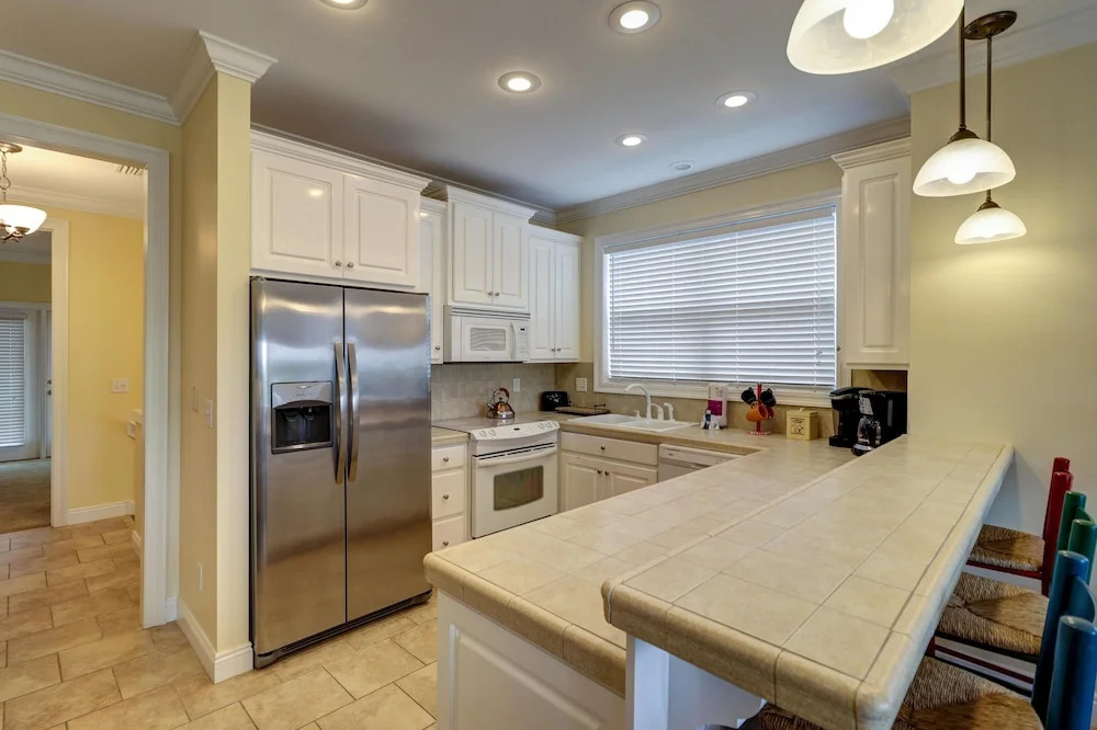 413 la Valencia Circle by BlueSwell