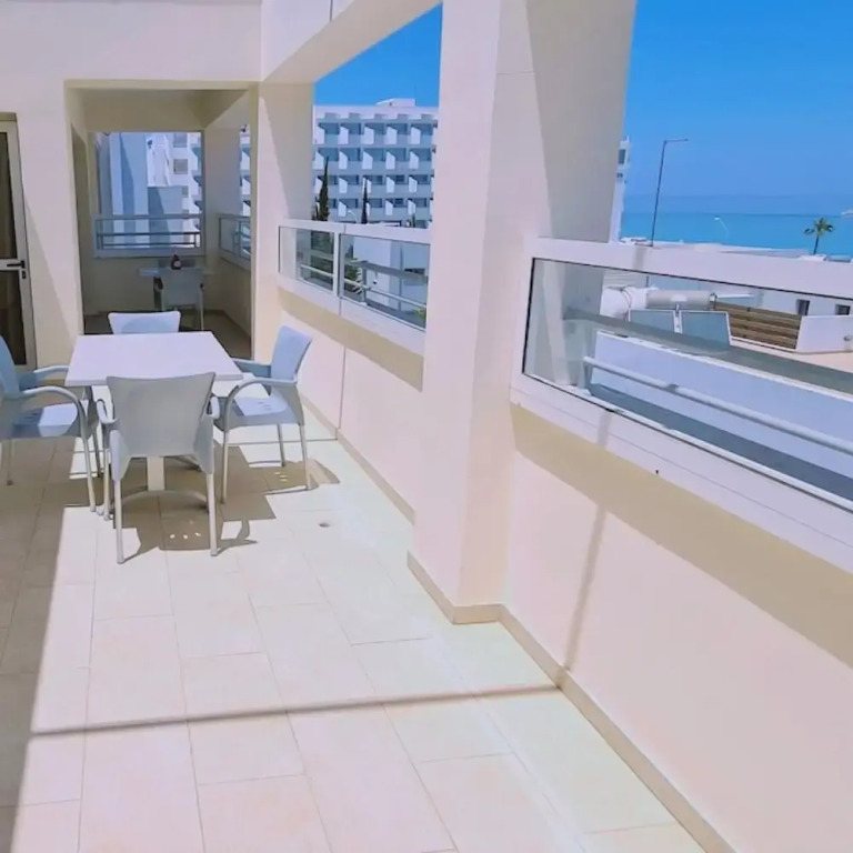 40 PRO 1 - Sunrise Beach Apt 1