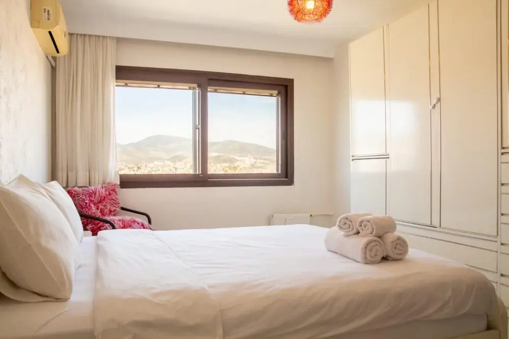 Vibrant Flat Near Trendy Attractions in Karsiyaka