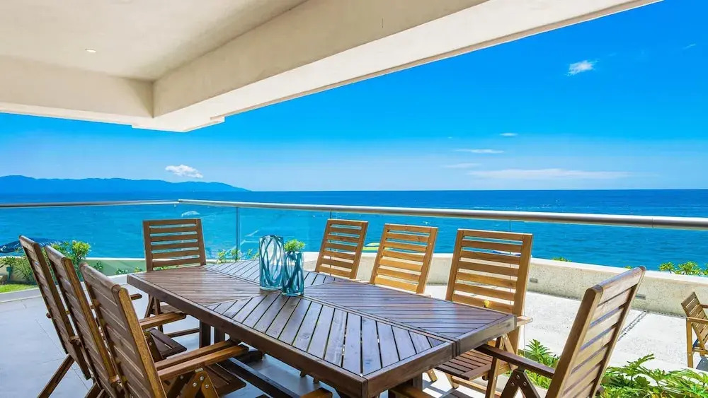 3BR with Private Pool on the Ocean