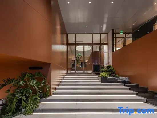 Jianguo Hidden Hotel (Shanghai Caolu GuTang Road Metro Station)