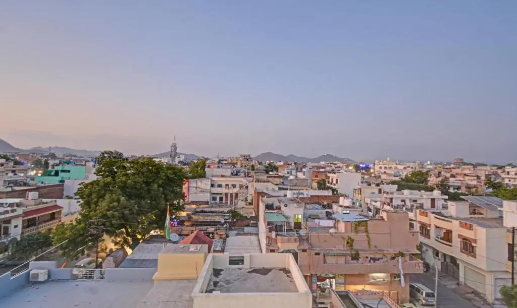Treebo Paras Raj Near City Palace