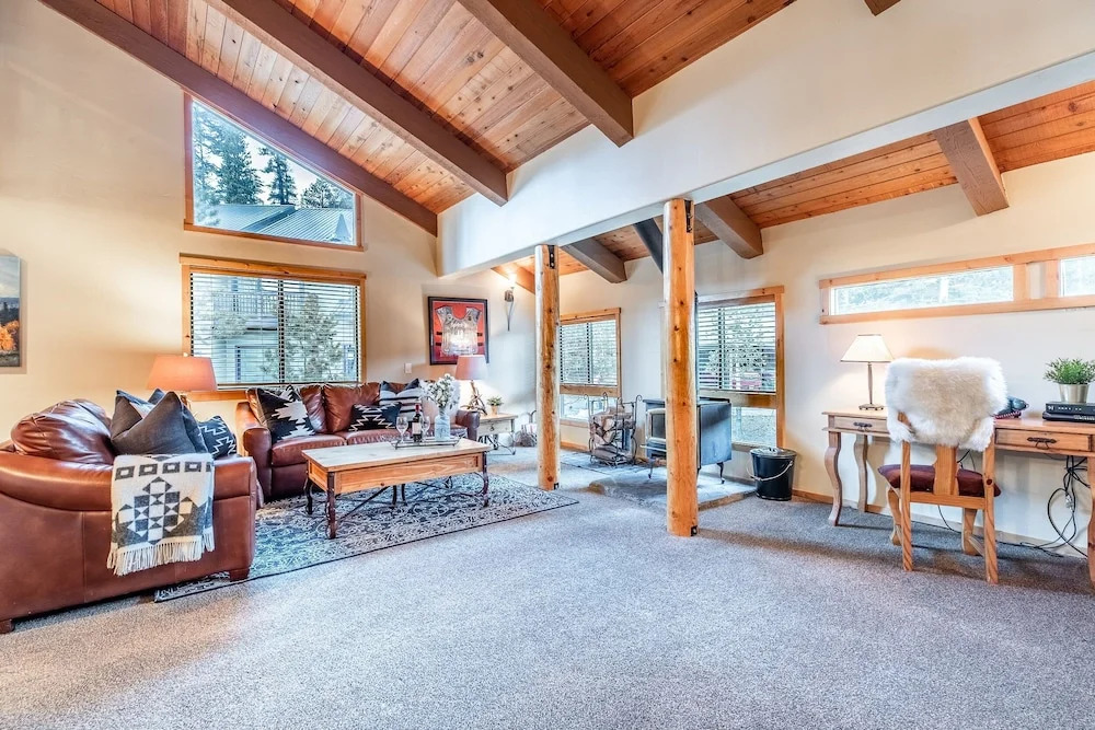 Courchevel 14 Remodeled Light and Bright Mountain Cabin, Walk to Canyon Lodge Slopes by RedAwning