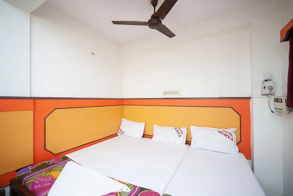 Spot On 38565 Hotel Surya