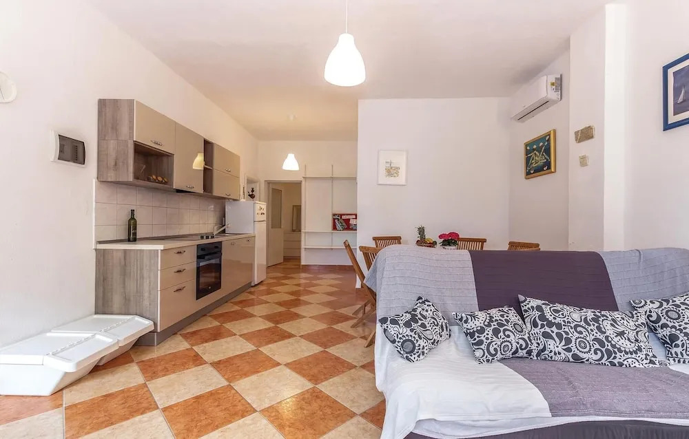Amazing Home in Jadranovo With Wifi, 3 Bedrooms and Outdoor Swimming Pool