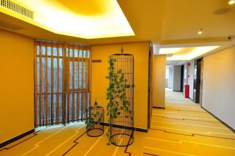 ENJOY HOTELS (Guangzhou Luoxi Metro Station)