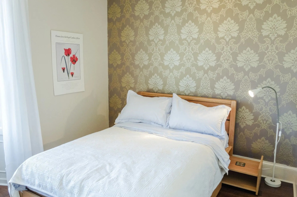 Sophisticated Edinburgh Apartment in City Centre