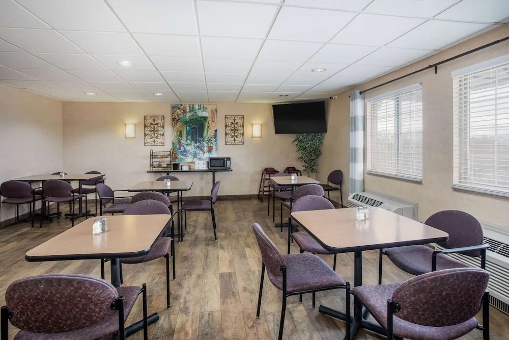 Airport Value Inn and Suites