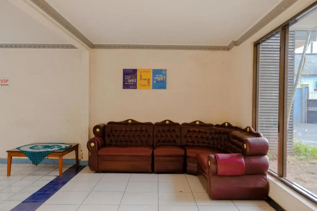 Hotel Dewi near GOR Merdeka Jombang Mitra RedDoorz