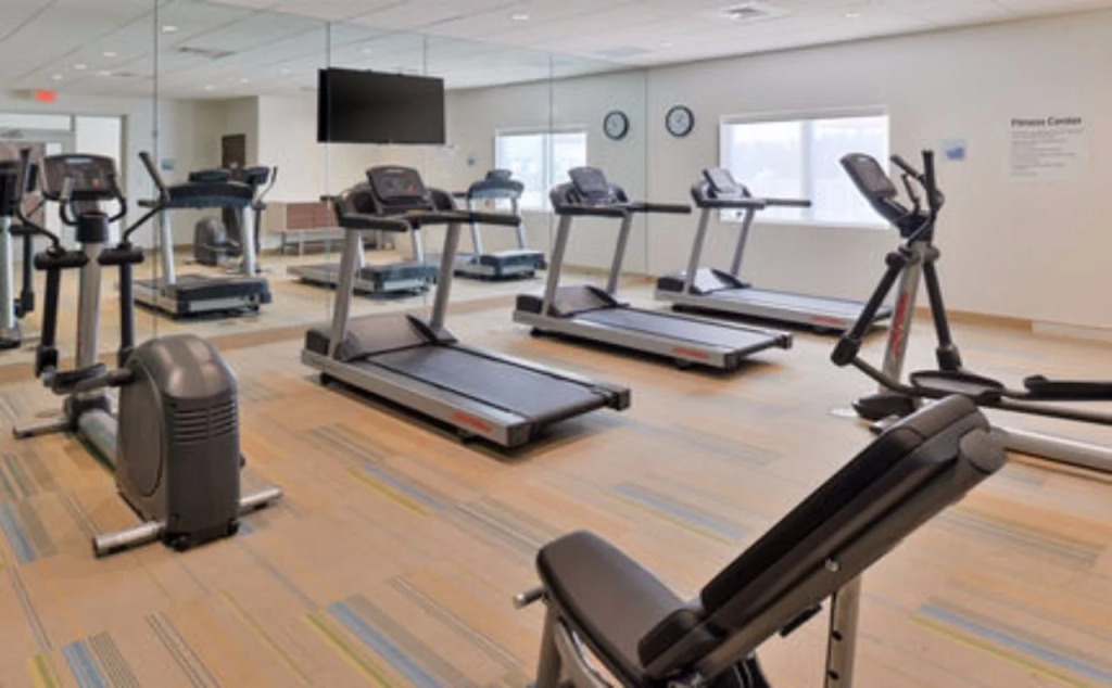 Holiday Inn Express & Suites - St. Petersburg - Madeira Beach by IHG