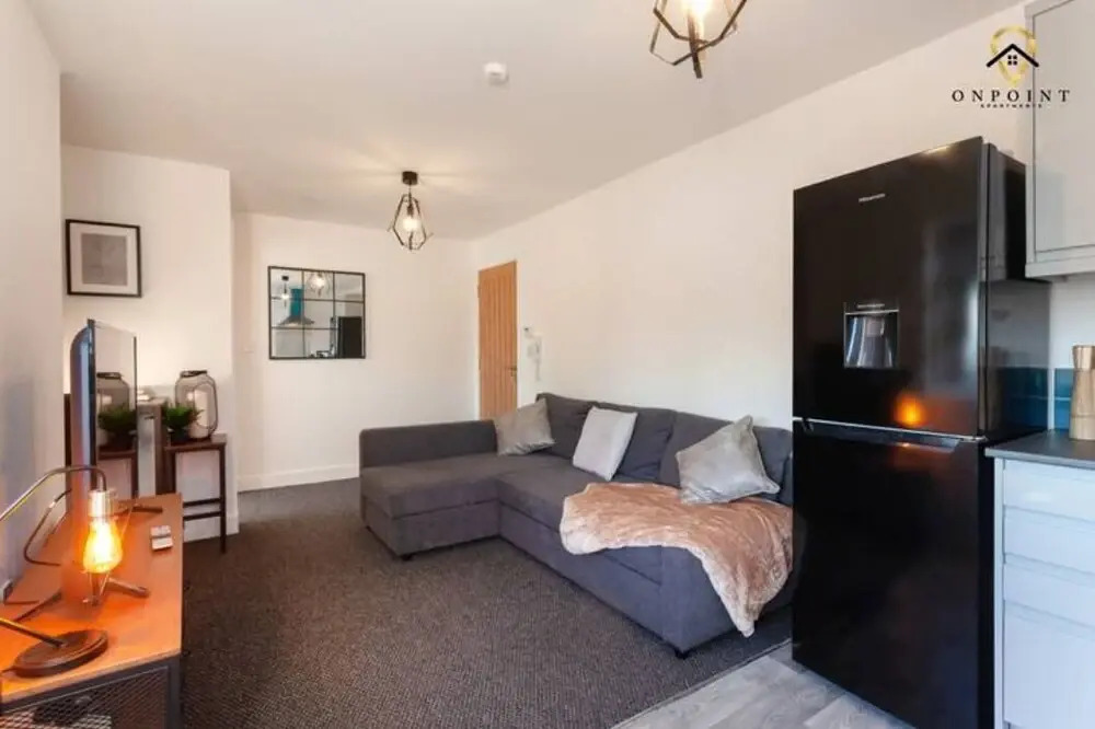 Modern 3-Storey Apartment & Free Parking