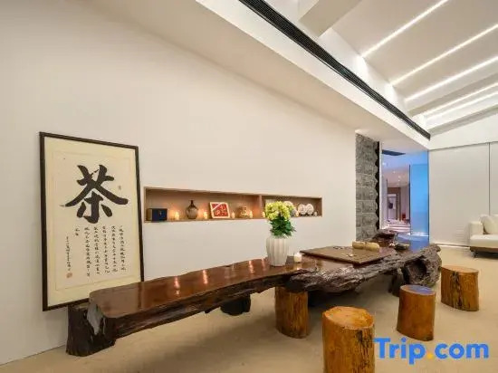 Jiayang Group, Wohong Village, Yuyao, Zhejiang, China, 450 meters north of Maohuping