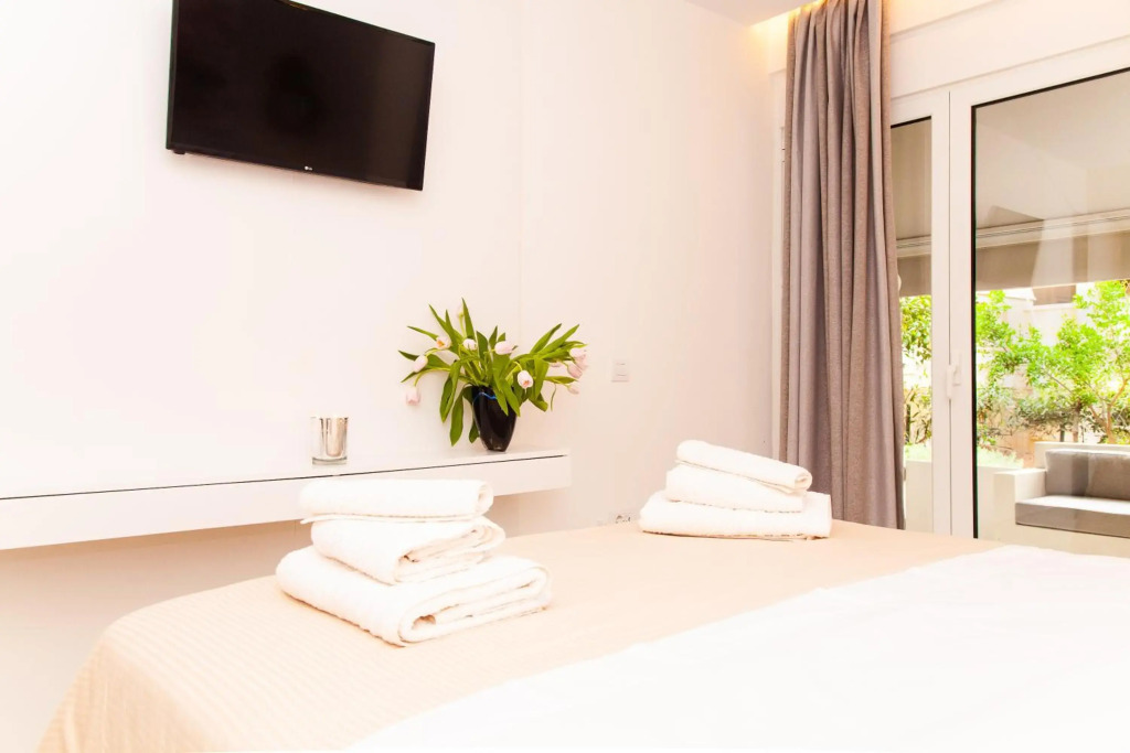 Sweet Suite Flora in Vouliagmeni